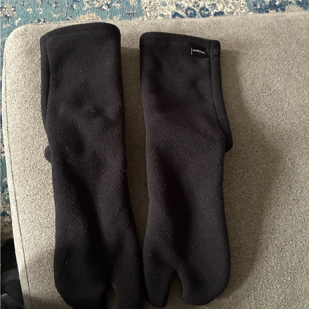 POLAR FEET FLEECE TABI SOCKS - BLACK